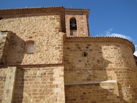 Ábside y ventanas de origen románico